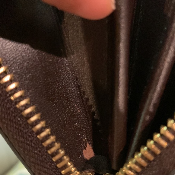 EUC Louis Vuitton Amarante Patent Leather Wallet - Picture 6 of 7